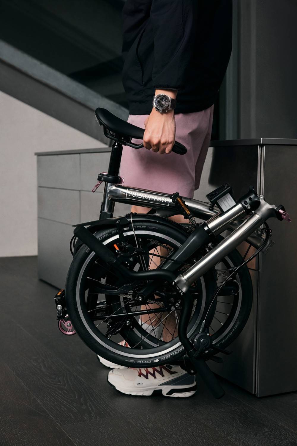 BREITLING跨界联名推出首款中国限量版凯发K8国际轻盈随时 BROMPTON x(图4)